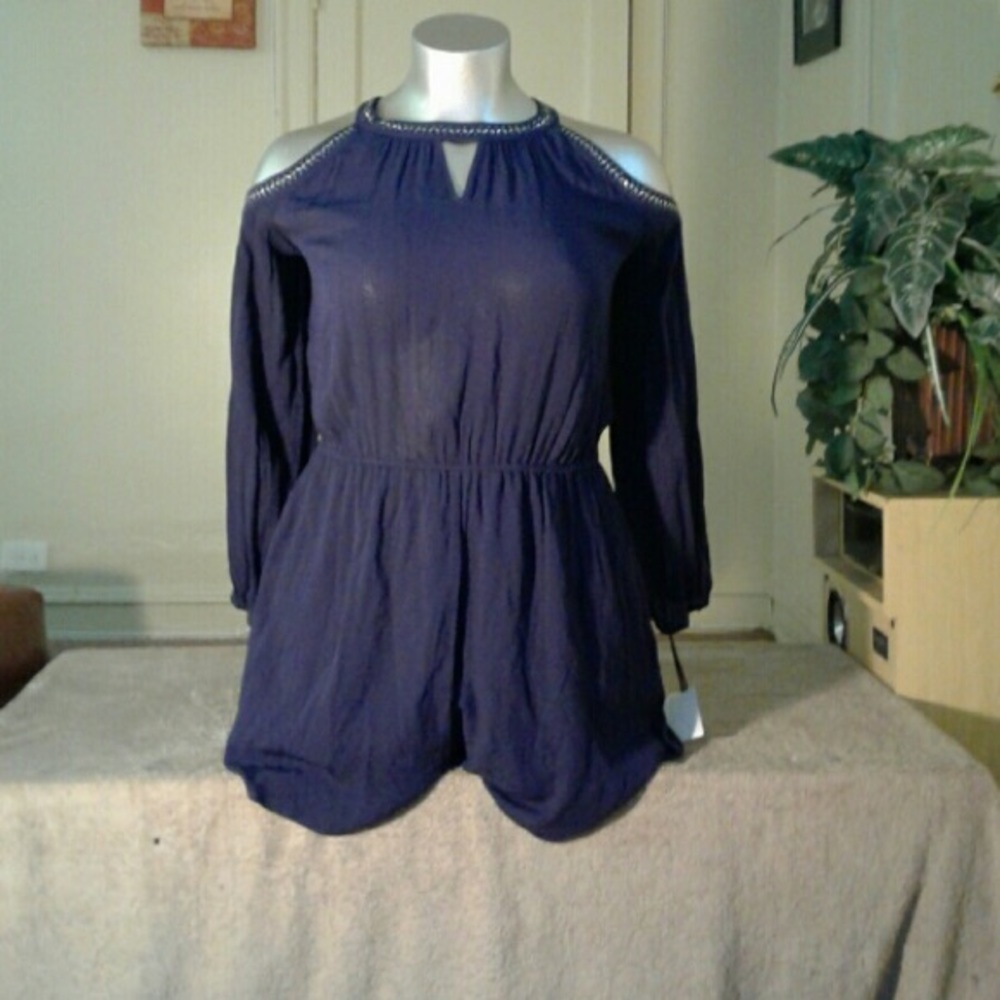 Reposh. Knox Rose cold shoulder romper